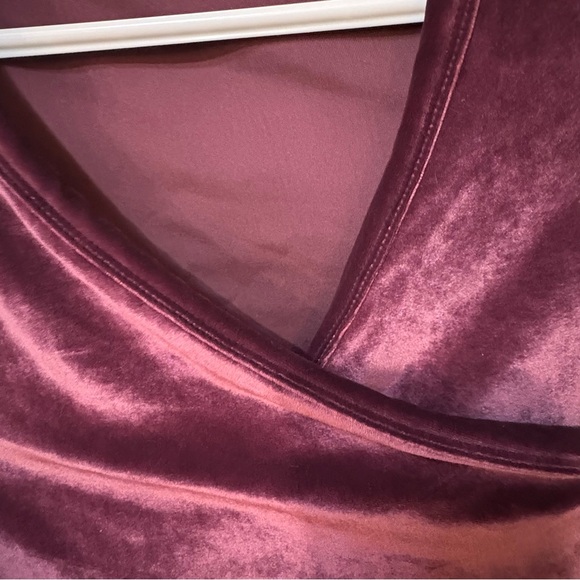 Aritzia Wilfred Free Velvet Long Sleeve Wrap Midi Dress Purple‎ Burgundy XS Slit - Picture 3 of 7